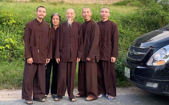 he-lo-moi-quan-he-phuc-tap-gay-rung-dong-o-tinh-that-bong-lai2