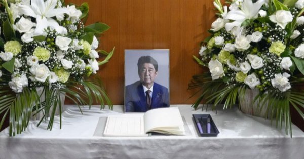 tiet-lo-bat-ngo-ve-moi-thu-han-cua-ke-am-sat-ong-abe-shinzo