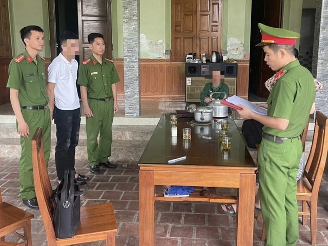dung-gach-phang-be-dau-doi-thu-trong-cuoc-hon-chien